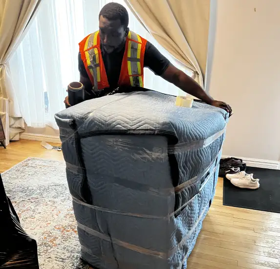 ottawa-next-movers-why-choose-us Professional movers carefully carrying furniture into a home in Ottawa
