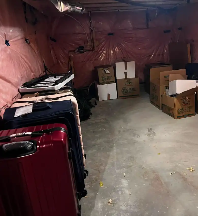 Professional movers following a step by step long distance moving process from packing to delivery